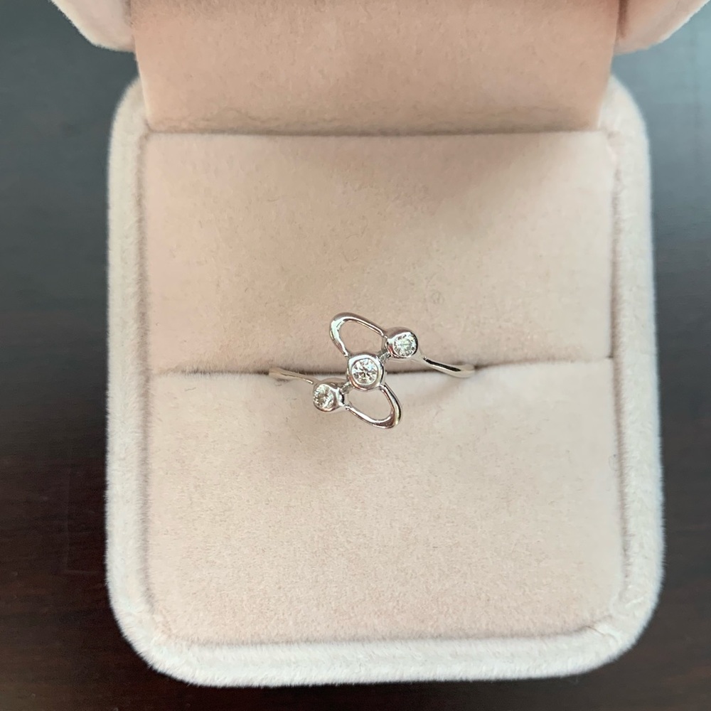 14k solid White Gold Vintage Diamond ring